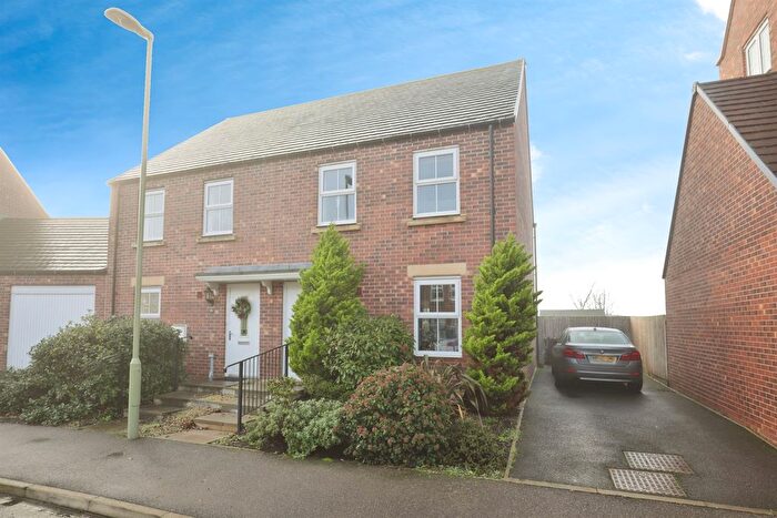 3 Bedroom Semi-Detached House For Sale In Hobby Road, Bodicote, Banbury, OX15