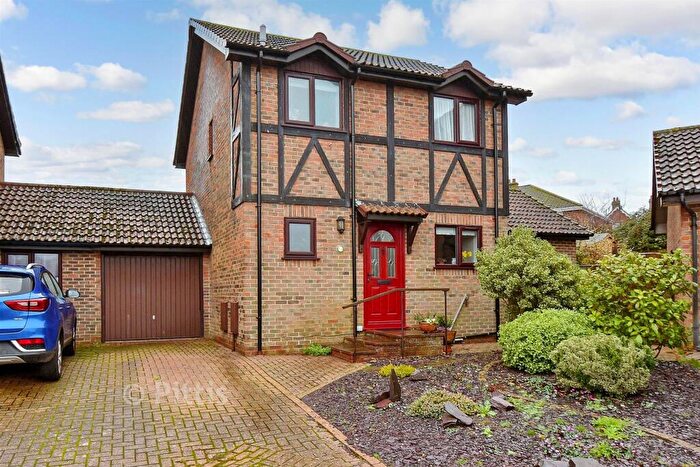 3 Bedroom Link Detached House For Sale In Audley Court, Freshwater, Isle Of Wight, PO40