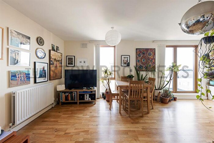 2 Bedroom Flat To Rent In Felstead Street, London, E9