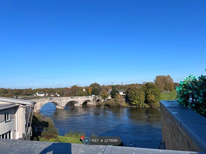 2 Bedroom Flat To Rent In Bridge House, Chertsey, KT16