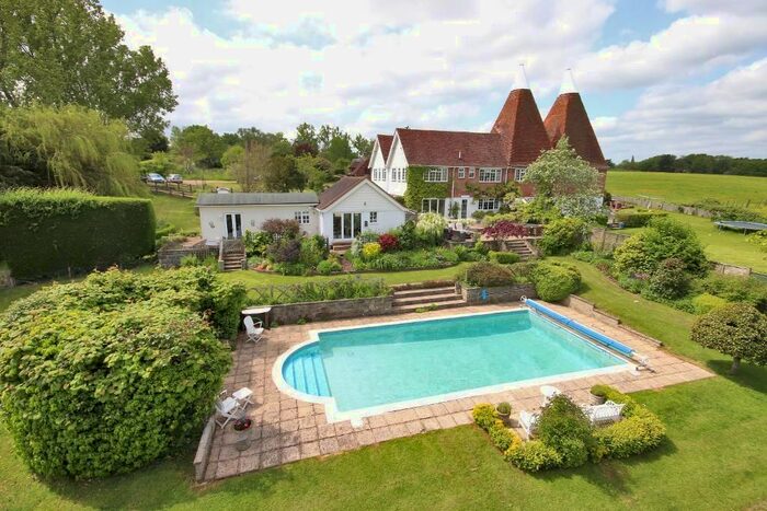 5 Bedroom Semi-Detached House For Sale In Rye Road, Sandhurst, Kent, TN18