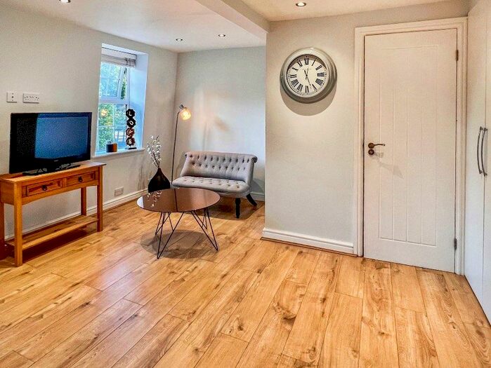 1 Bedroom Flat To Rent In Victoria Street, Windsor, SL4