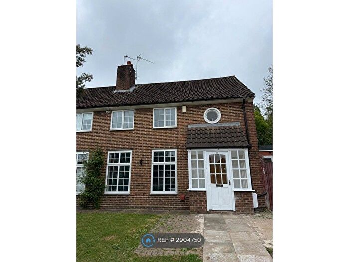 Studio To Rent In Park Royal, London, NW10