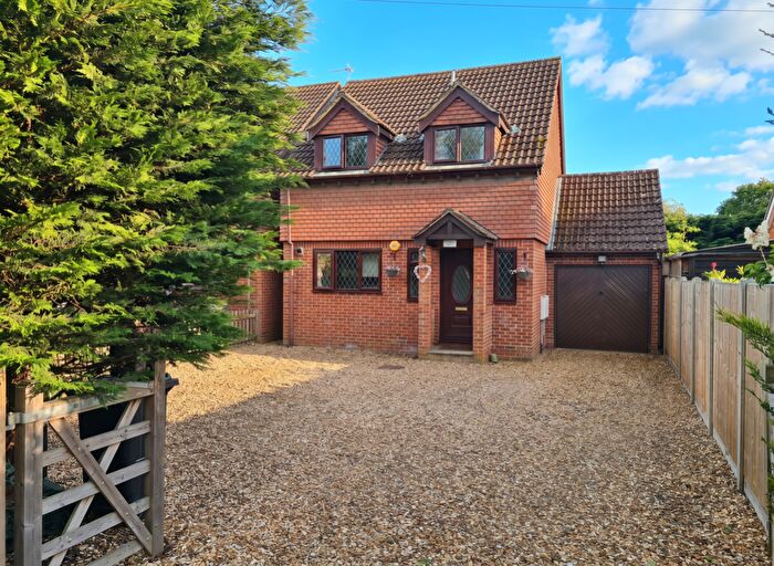 3 Bedroom Detached House For Sale In Salisbury Road, Totton, SO40