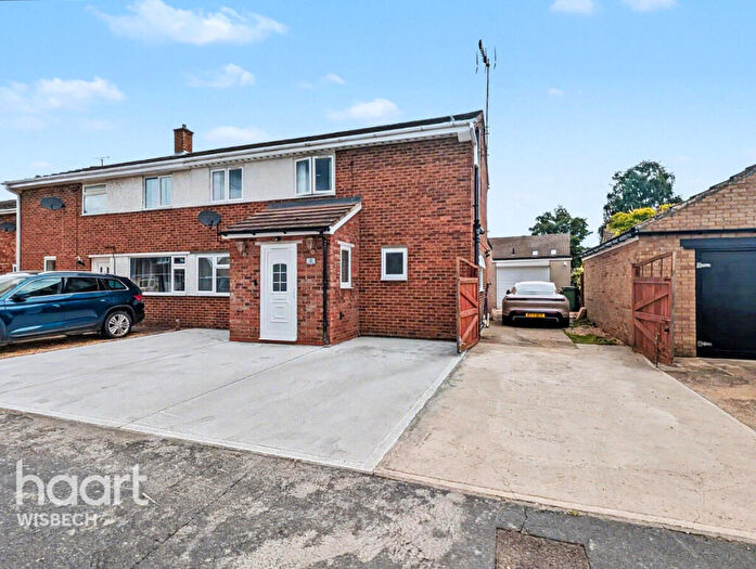 3 Bedroom Semi-Detached House For Sale In Ingle Road, Elm, PE14