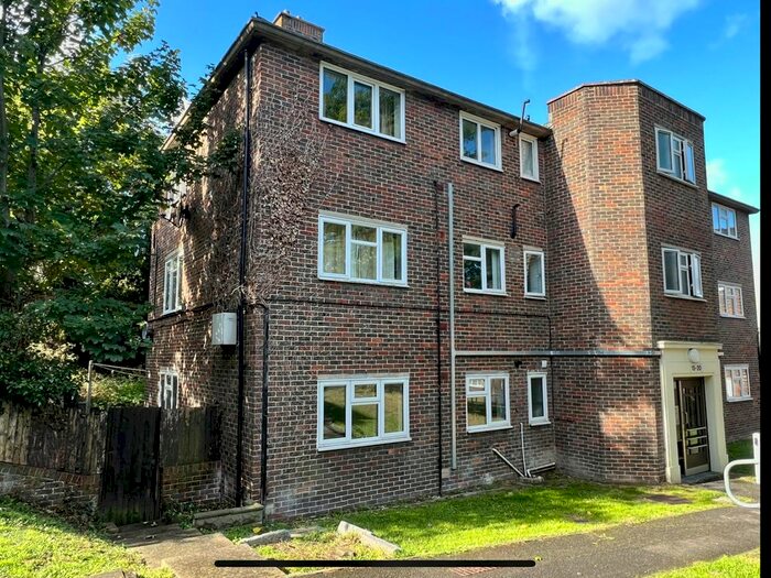 2 Bedroom Flat To Rent In Cambria Avenue, Rochester, ME1