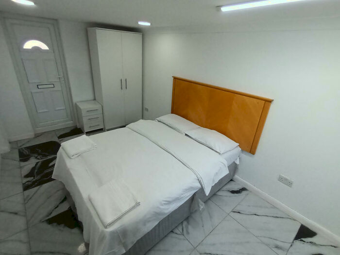 Studio To Rent In Wightman Road, London, N4