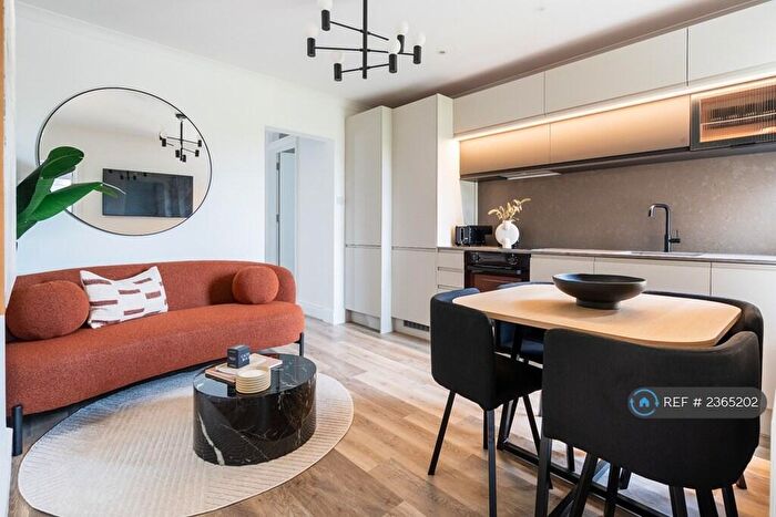 2 Bedroom Flat To Rent In Foyer Green, Northwood, HA6