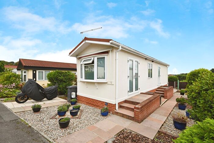 1 Bedroom Mobile/park Home For Sale In Bakers Lane, West Hanningfield, Chelmsford, CM2