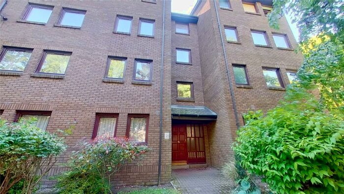 2 Bedroom Flat To Rent In New Johns Place, Edinburgh, EH8