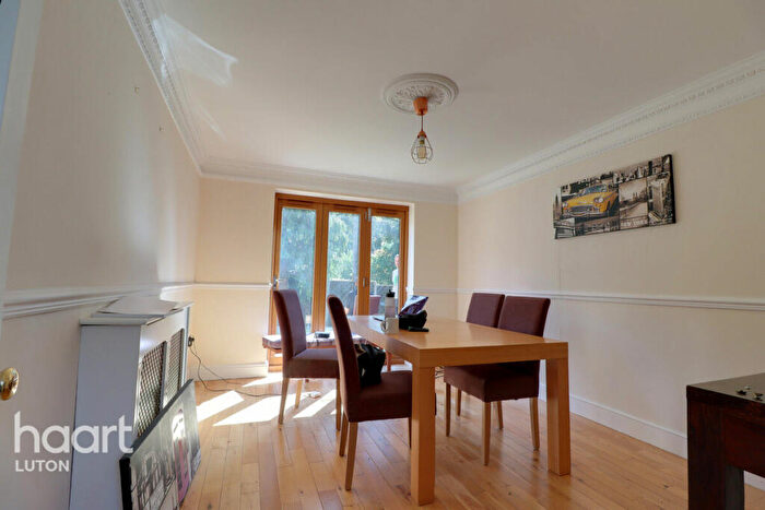 6 Bedroom Detached House For Sale In Wardown Crescent, Luton, LU2