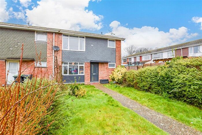 3 Bedroom End Terrace House For Sale In Shaftesbury Avenue, Waterlooville, Hampshire, PO7