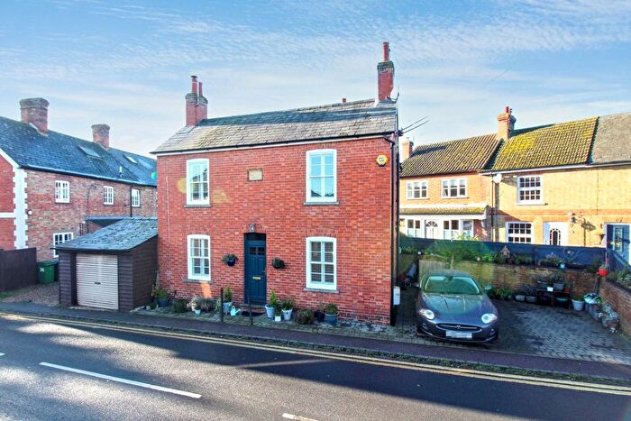 2 Bedroom Detached House For Sale In Quainton Road, Aylesbury, HP18