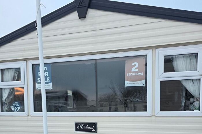 2 Bedroom Park Home For Sale In Southfield Lane, Tunstall, Hull, HU12