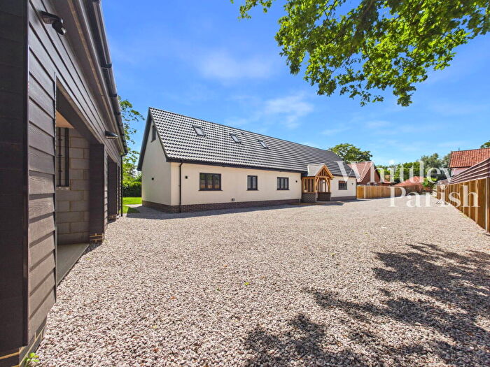 3 Bedroom Chalet For Sale In Long Street, Great Ellingham, Attleborough, NR17