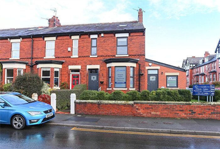 2 Bedroom Flat To Rent In Moorside Road, Heaton Moor, Stockport, Cheshire, SK4