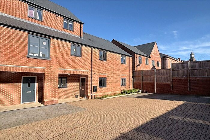 2 Bedroom Flat For Sale In Mcgrigor Mews, Wellesley, Aldershot, Hampshire, GU11