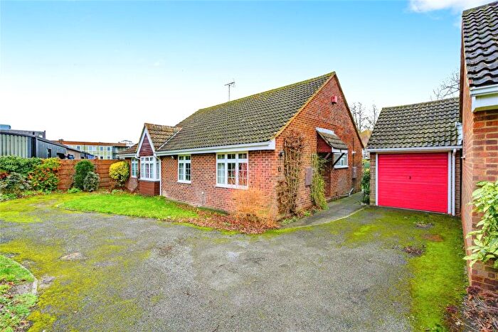 3 Bedroom Bungalow For Sale In Friary Field, Dunstable, Bedfordshire, LU6