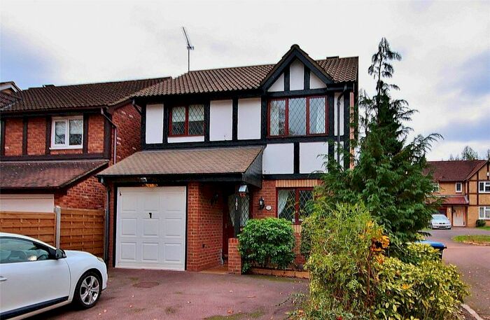 3 Bedroom Detached House To Rent In Alexandra Gardens, Knaphill, Woking, Surrey, GU21