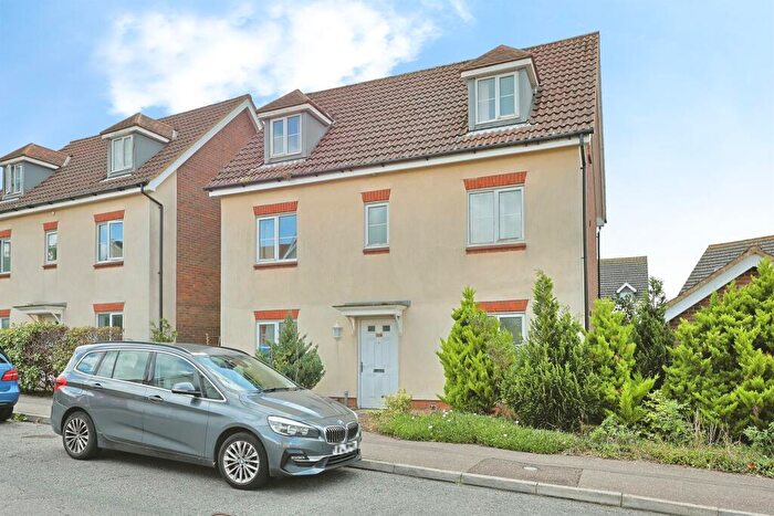 6 Bedroom Detached House For Sale In Bishy Barnebee Way, Norwich, NR5