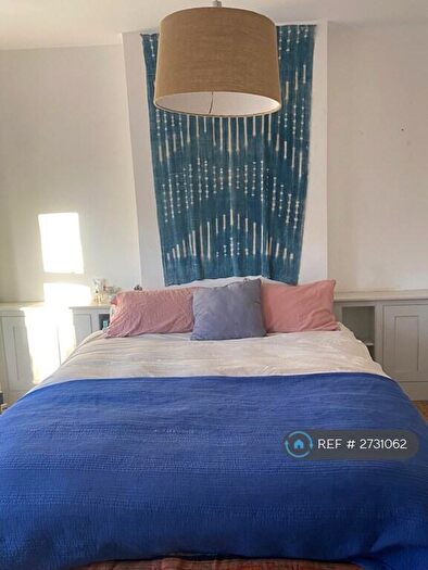 4 Bedroom Semi-Detached House To Rent In Wantage Road, Reading, RG30