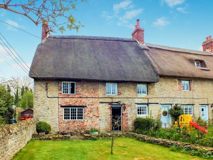 2 Bedroom Cottage To Rent In Canal Yard, Thrupp, Kidlington, OX5