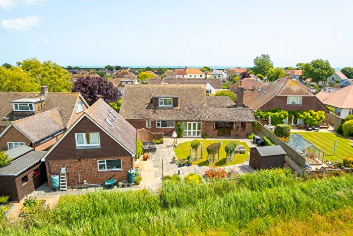 5 Bedroom Bungalow For Sale In Lower Sands, Romney Marsh, TN29