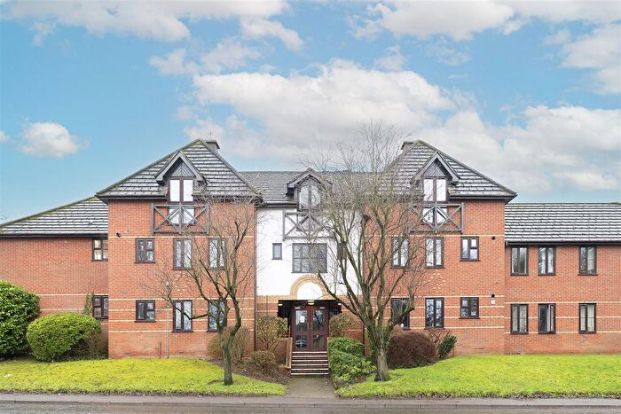 1 Bedroom Flat For Sale In Station Road, Harpenden, AL5