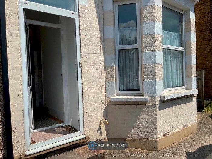 4 Bedroom Semi-Detached House To Rent In West Street, Bromley, BR1