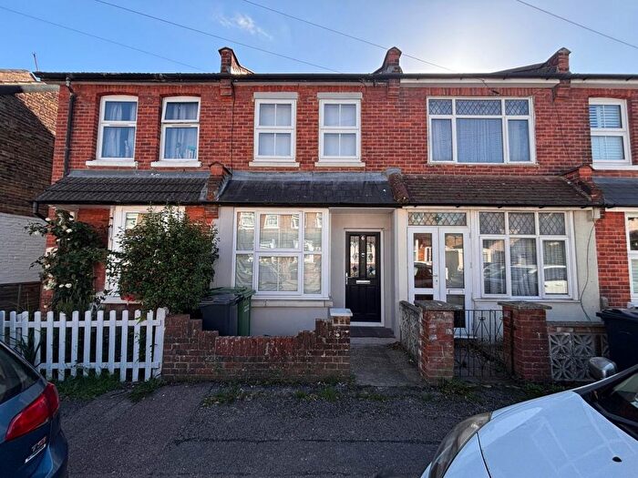 3 Bedroom Terraced House To Rent In Lyndale Road, Redhill, RH1