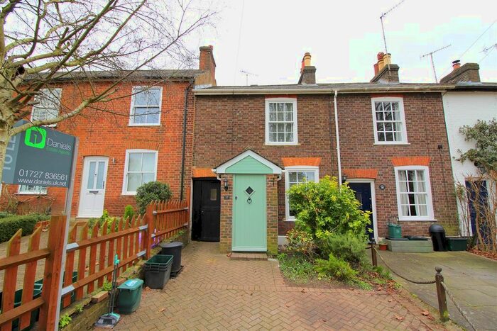 2 Bedroom Cottage To Rent In New England Street, St.Albans AL3