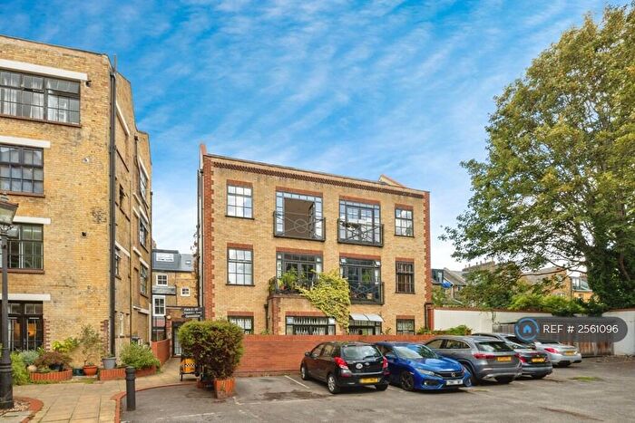 2 Bedroom Flat To Rent In Colvestone Crescent, London, E8