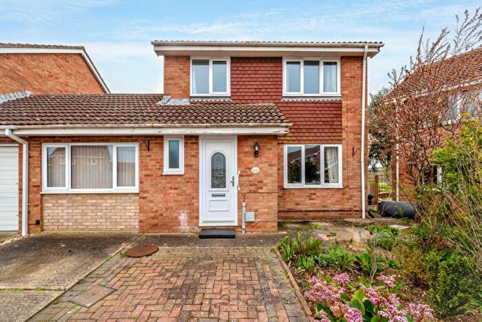 4 Bedroom Link Detached House For Sale In Manor Close, Canterbury, CT1