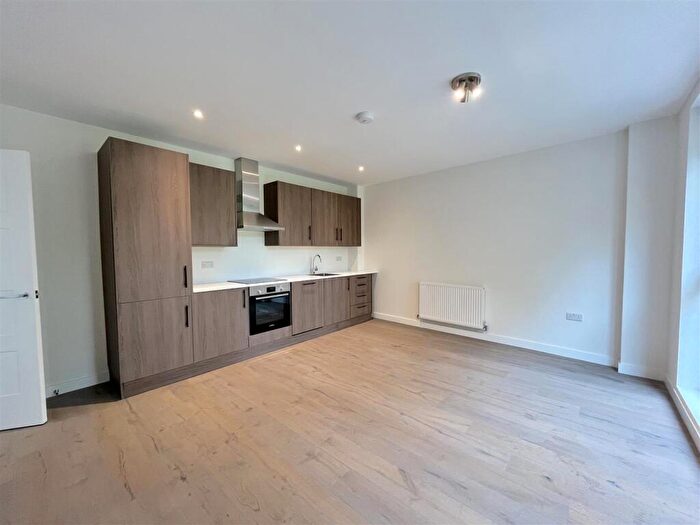2 Bedroom Flat To Rent In Frobisher Road, London, N8