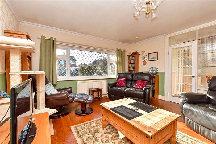 3 Bedroom Detached Bungalow For Sale In College Road, Sittingbourne, Kent, ME10