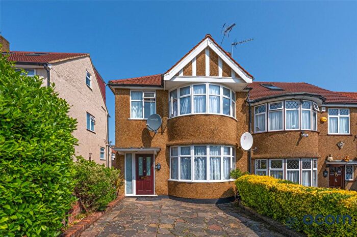 3 Bedroom Semi Detached House For Sale In Wakemans Hill Avenue, London, NW9