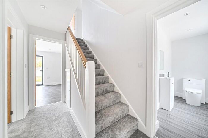 4 Bedroom Detached House For Sale In The Ridings, Addlestone, Surrey, KT15