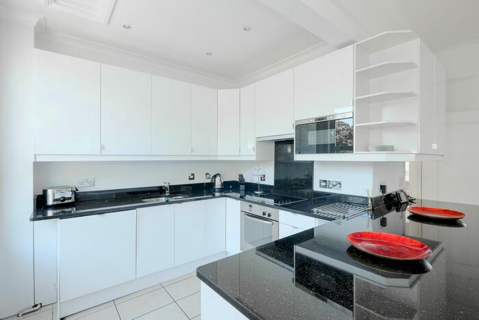 4 Bedroom Flat To Rent In Petersham Road, Richmond, TW10