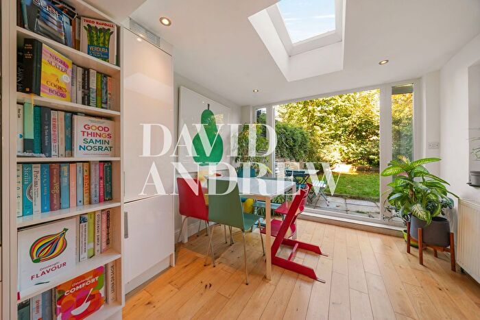 3 Bedroom Flat To Rent In Mountgrove Road, London, N5
