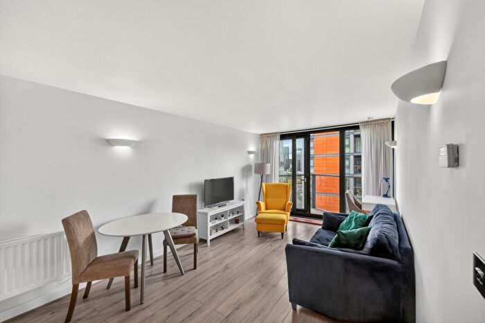 1 Bedroom Flat For Sale In Proton Tower, Blackwall Way, E14