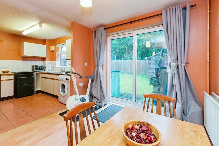 3 Bedroom End Of Terrace House For Sale In Bracken Way, Aylesbury, HP21