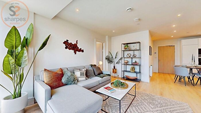 2 Bedroom Flat To Rent In Coombe Hill House, Beverley Way, London, SW20