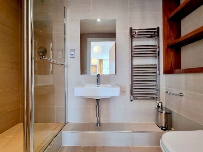 2 Bedroom Apartment To Rent In Candle House Wharf Approach Leeds, LS1