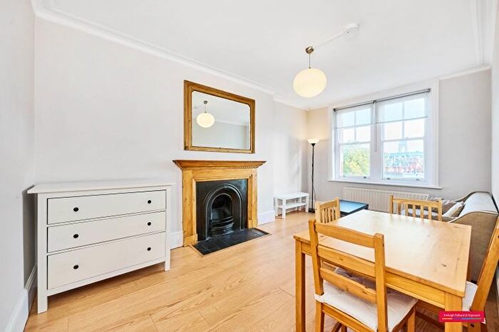 3 Bedroom Flat To Rent In Dorset Square, London, NW1