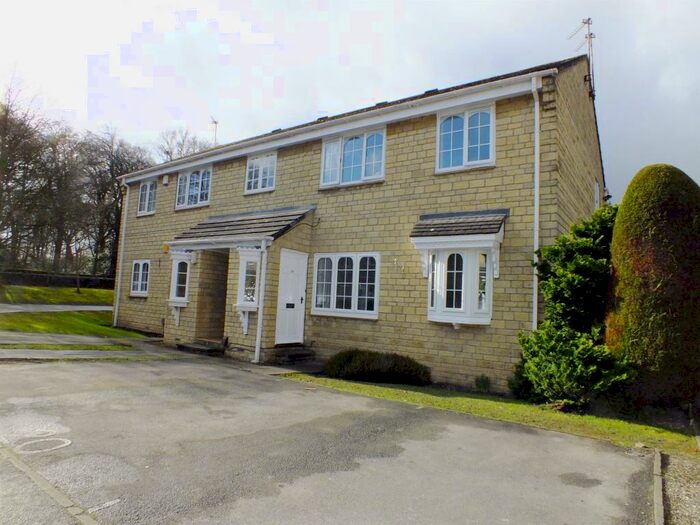 2 Bedroom Ground Flat To Rent In Oakdene Vale, Shadwell, Leeds, LS17