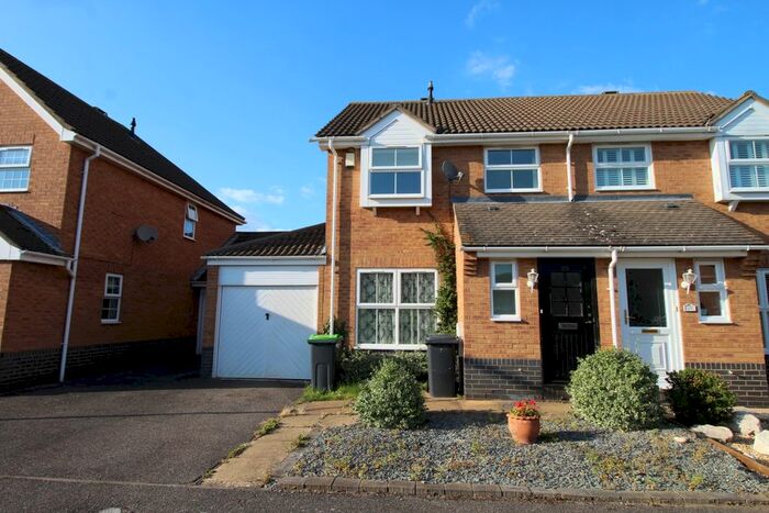 3 Bedroom Semi-Detached House To Rent In Bishops Road, Bedford, MK41