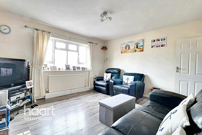 2 Bedroom Flat For Sale In Station Road, West Horndon, CM13