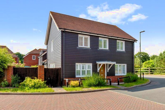3 Bedroom Semi-Detached House For Sale In Brook Meadows, Hambrook, PO18