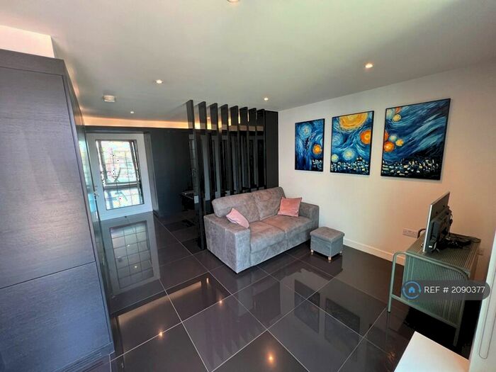 Studio To Rent In Pan Peninsula Square, London, E14