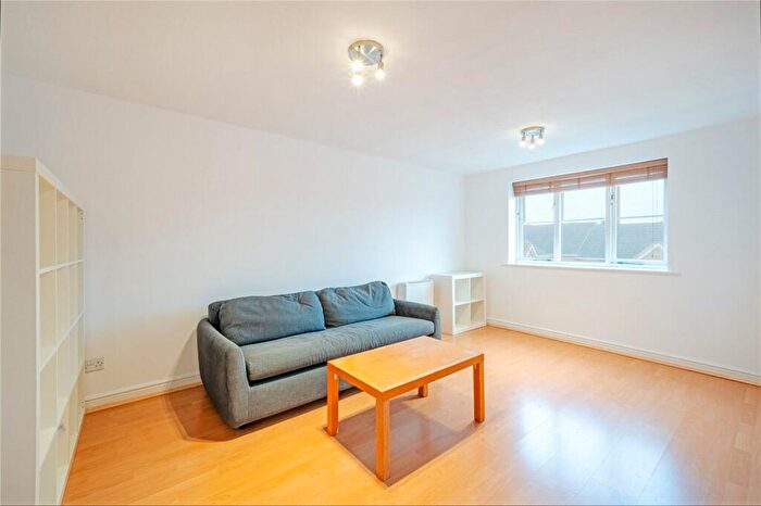 1 Bedroom Flat To Rent In Dairyman Close, Cricklewood, NW2